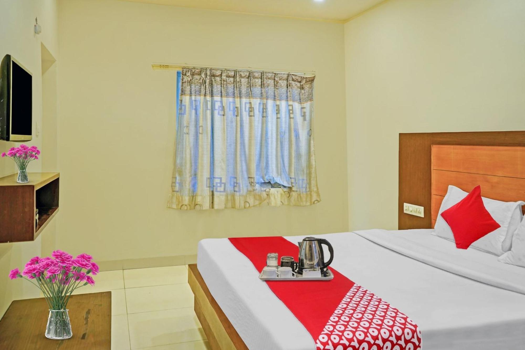 OYO 89898 Hotel Swapna Vijayawāda Exterior foto