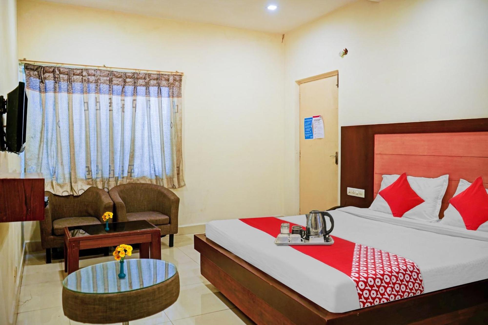 OYO 89898 Hotel Swapna Vijayawāda Exterior foto