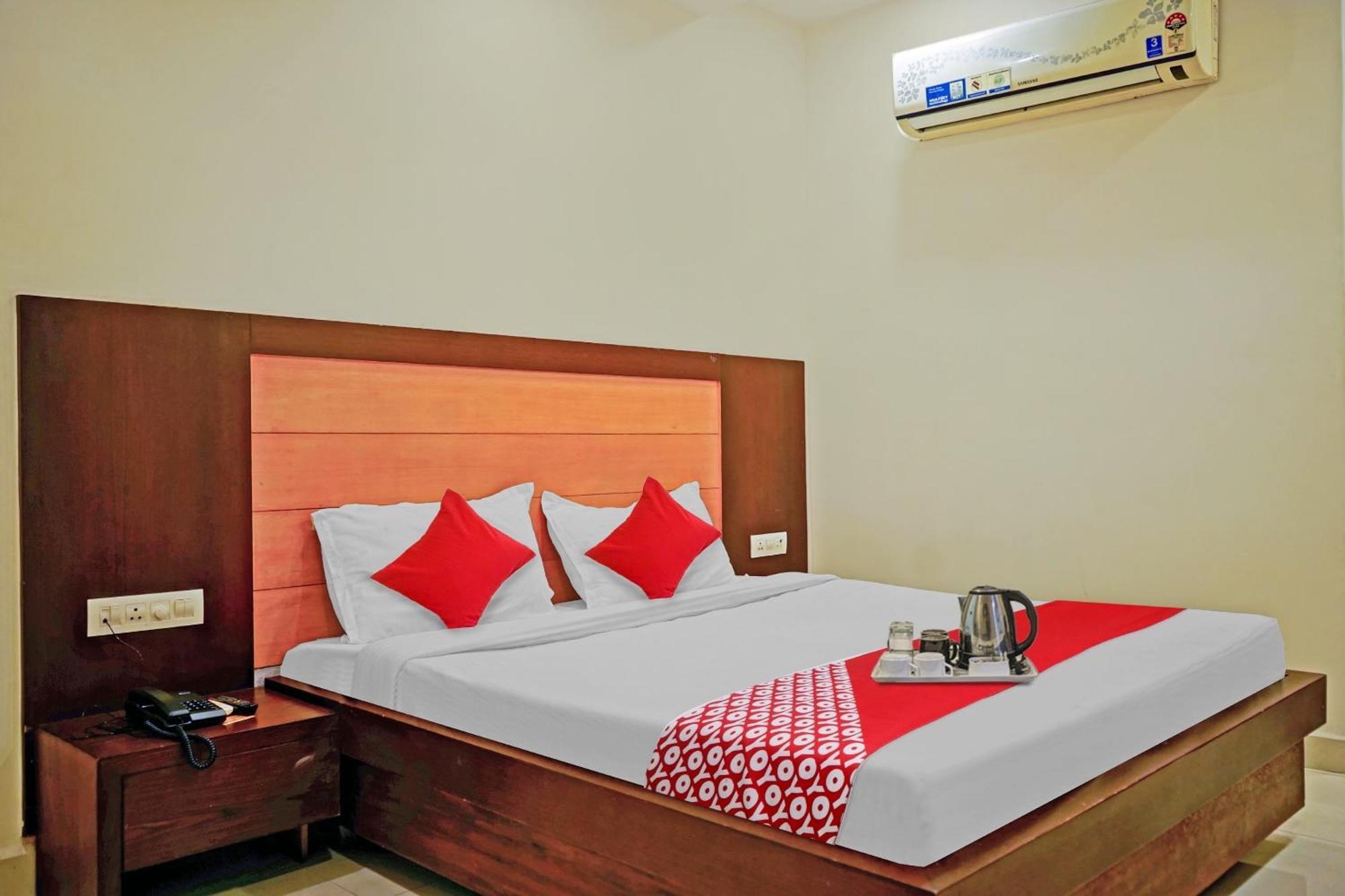 OYO 89898 Hotel Swapna Vijayawāda Exterior foto