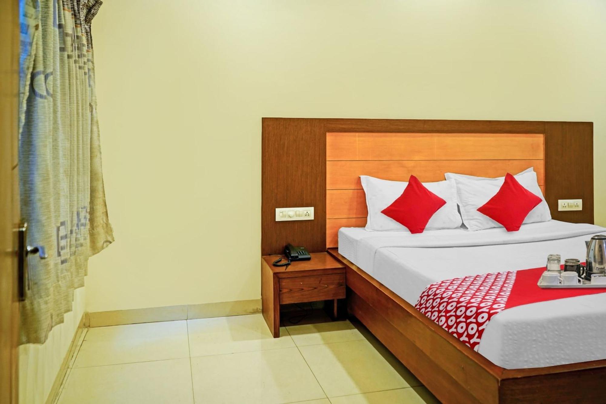 OYO 89898 Hotel Swapna Vijayawāda Exterior foto