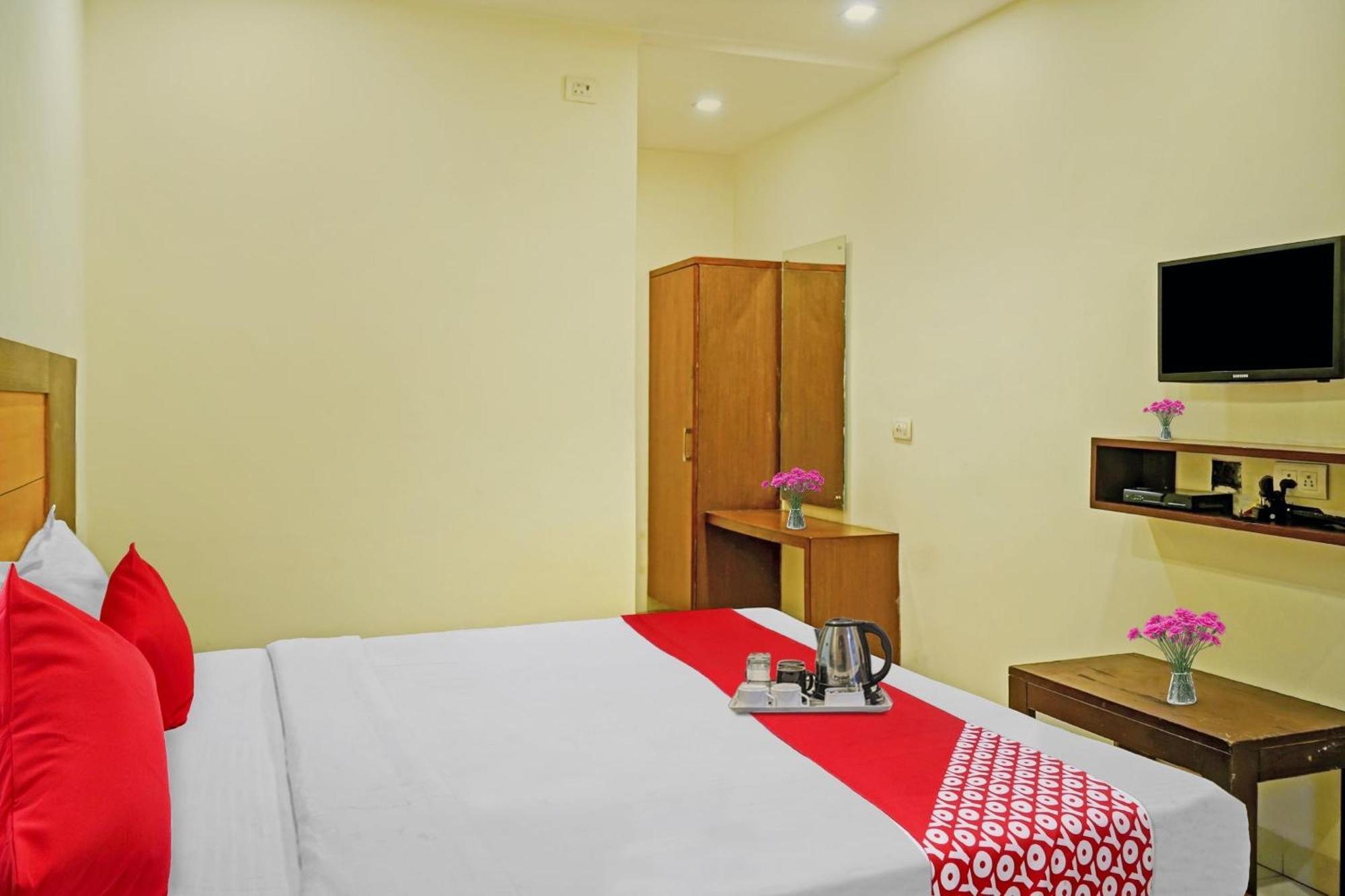 OYO 89898 Hotel Swapna Vijayawāda Exterior foto