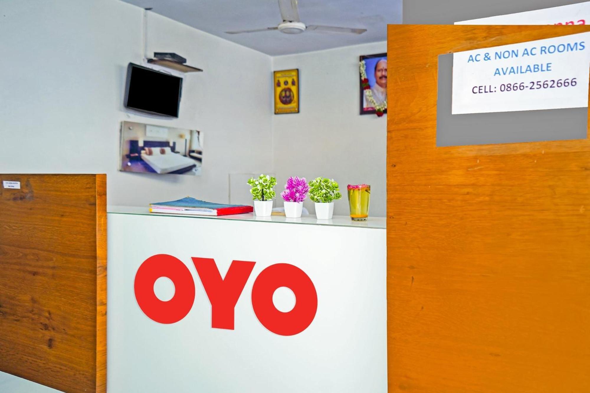 OYO 89898 Hotel Swapna Vijayawāda Exterior foto