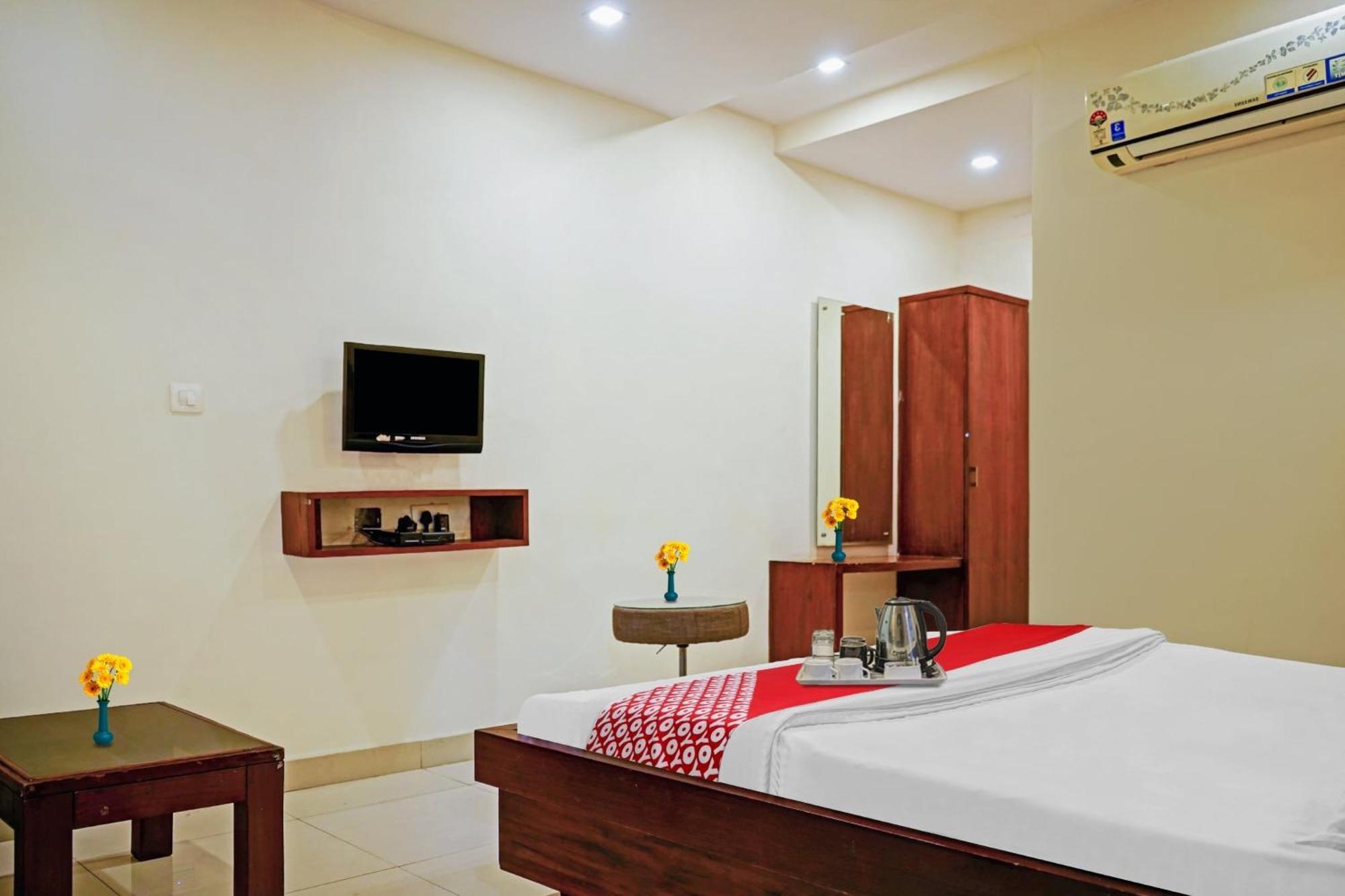 OYO 89898 Hotel Swapna Vijayawāda Exterior foto
