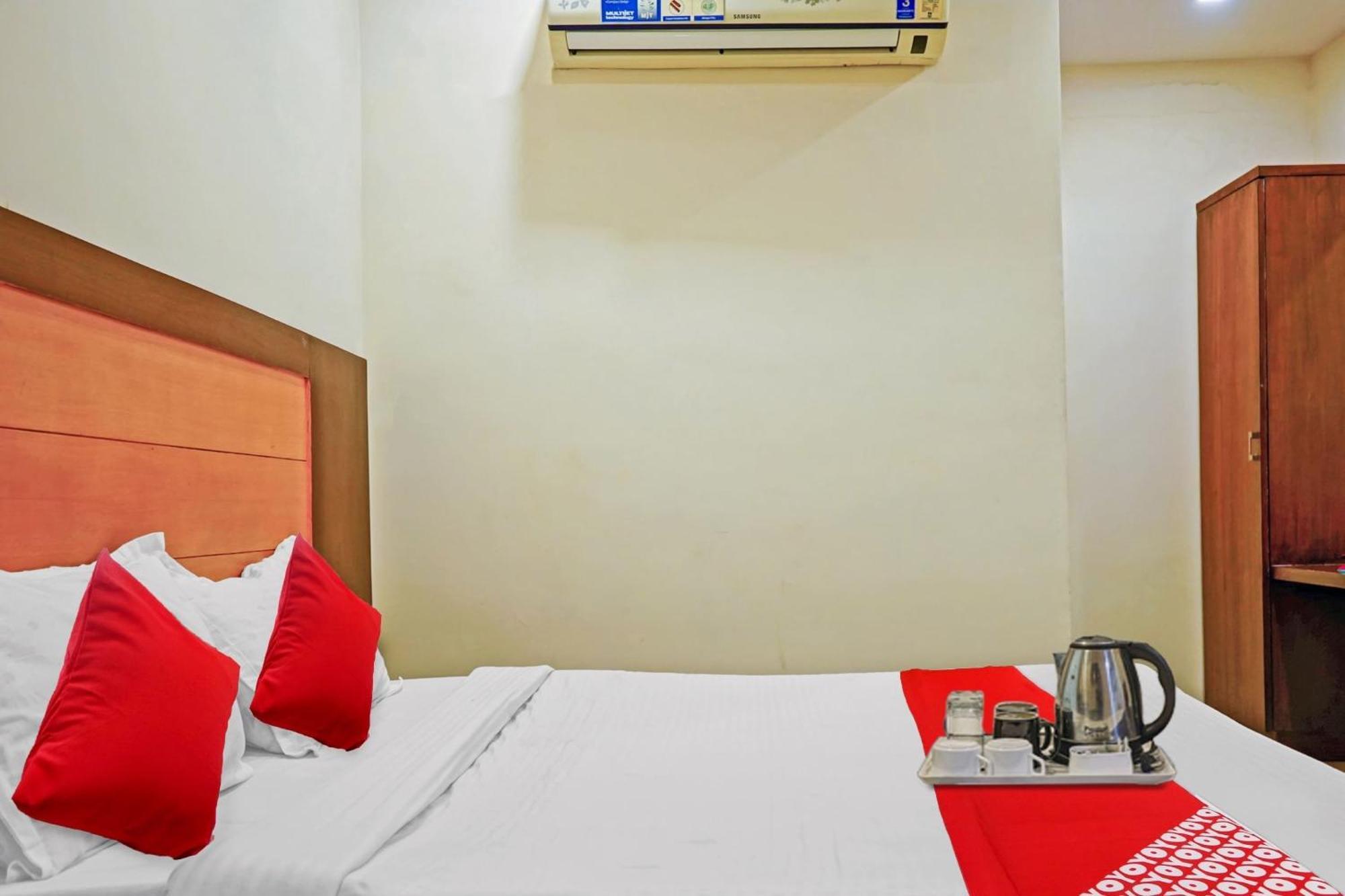 OYO 89898 Hotel Swapna Vijayawāda Exterior foto